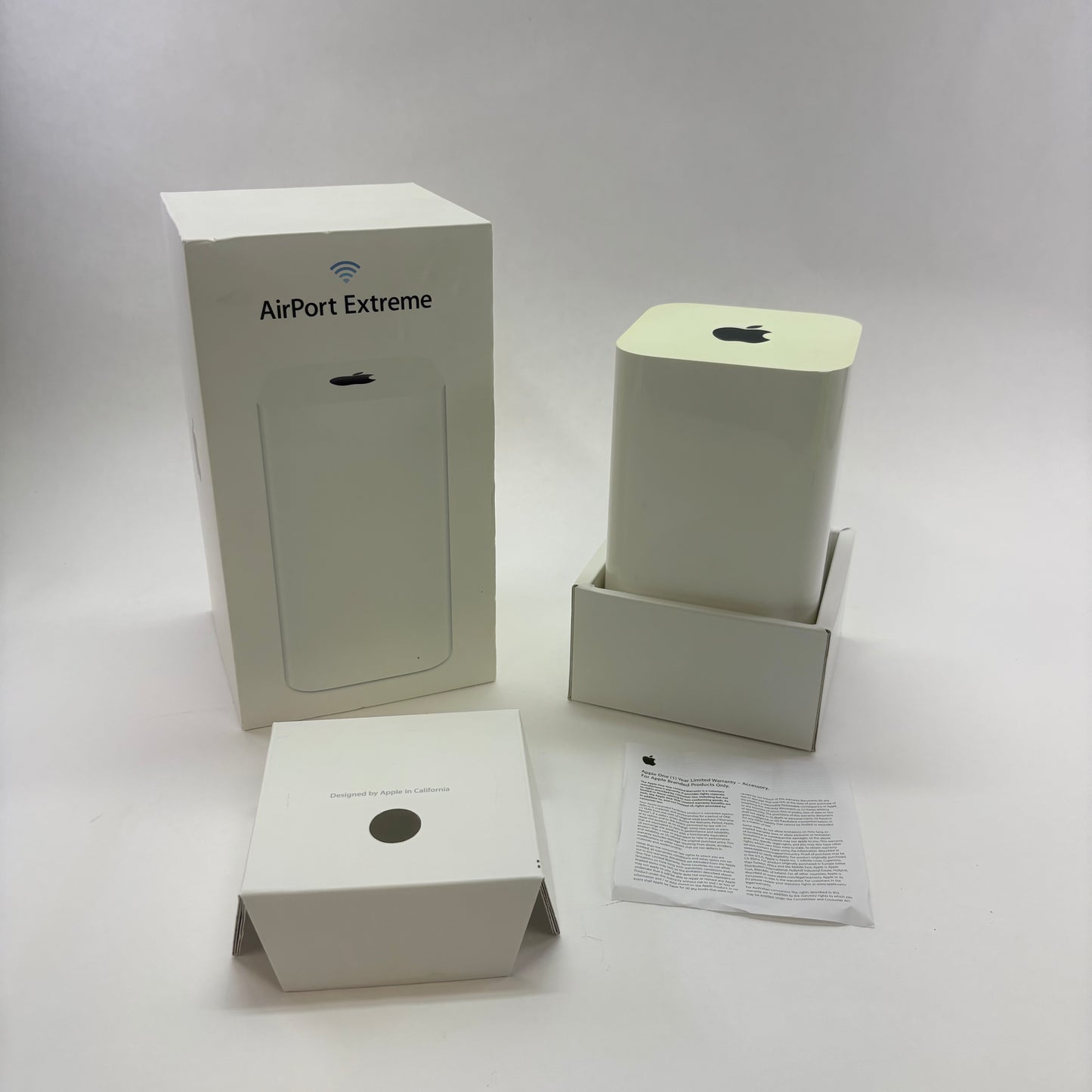 Apple AirPort Extreme 6th Gen 802.11ac Dual-Band Wi-Fi Router ME918LL/A