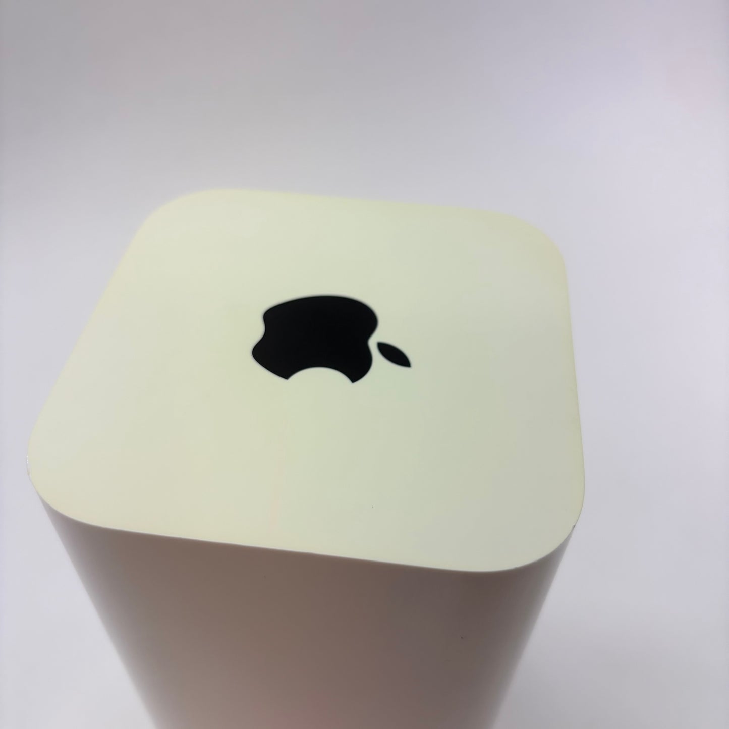 Apple AirPort Extreme 6th Gen 802.11ac Dual-Band Wi-Fi Router ME918LL/A